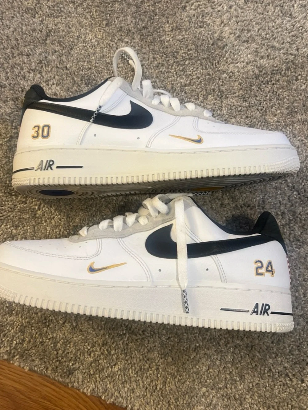 Nike White and Blue Low-Top Sneakers - Picture 2 of 5